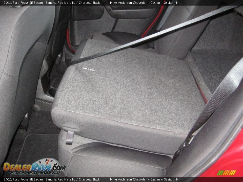 2011 Ford Focus SE Sedan Sangria Red Metallic / Charcoal Black Photo #14