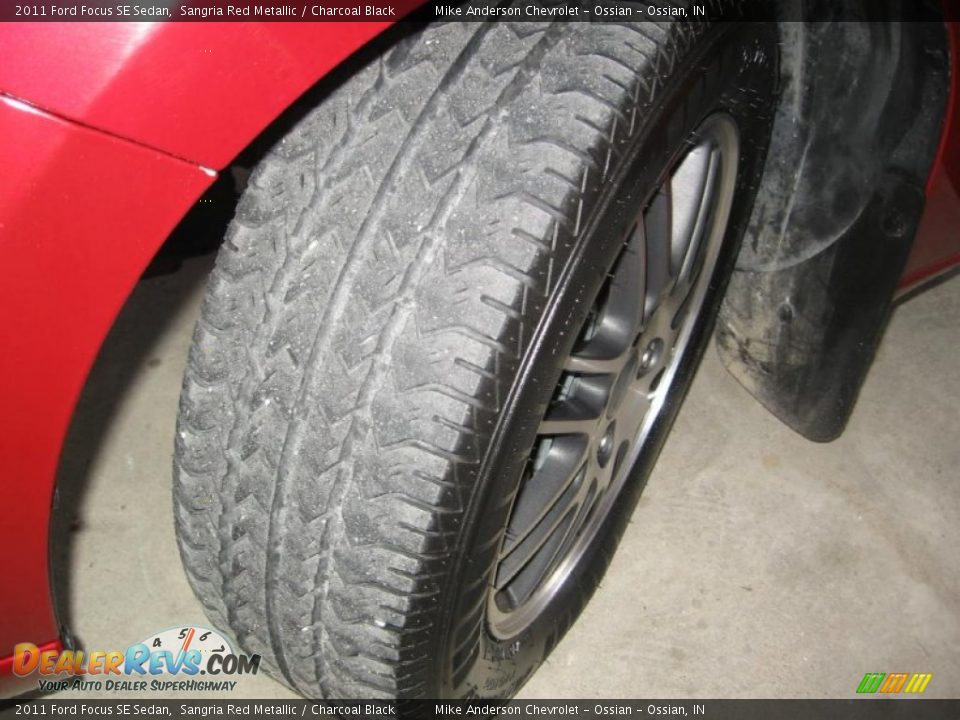 2011 Ford Focus SE Sedan Sangria Red Metallic / Charcoal Black Photo #19