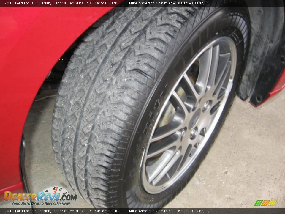 2011 Ford Focus SE Sedan Sangria Red Metallic / Charcoal Black Photo #20