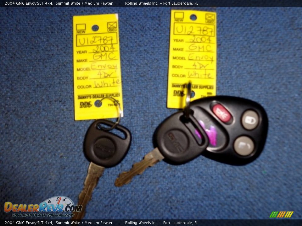 Keys of 2004 GMC Envoy SLT 4x4 Photo #21