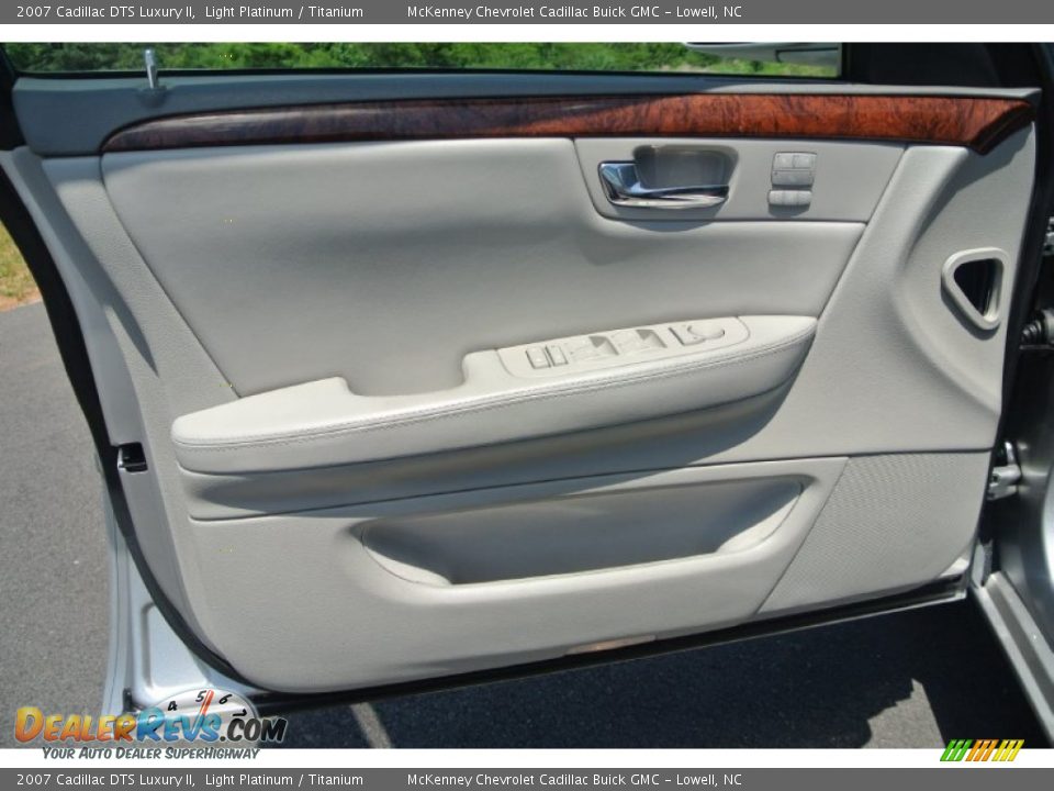 2007 Cadillac DTS Luxury II Light Platinum / Titanium Photo #7