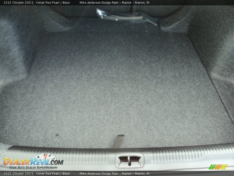 2015 Chrysler 200 S Velvet Red Pearl / Black Photo #10