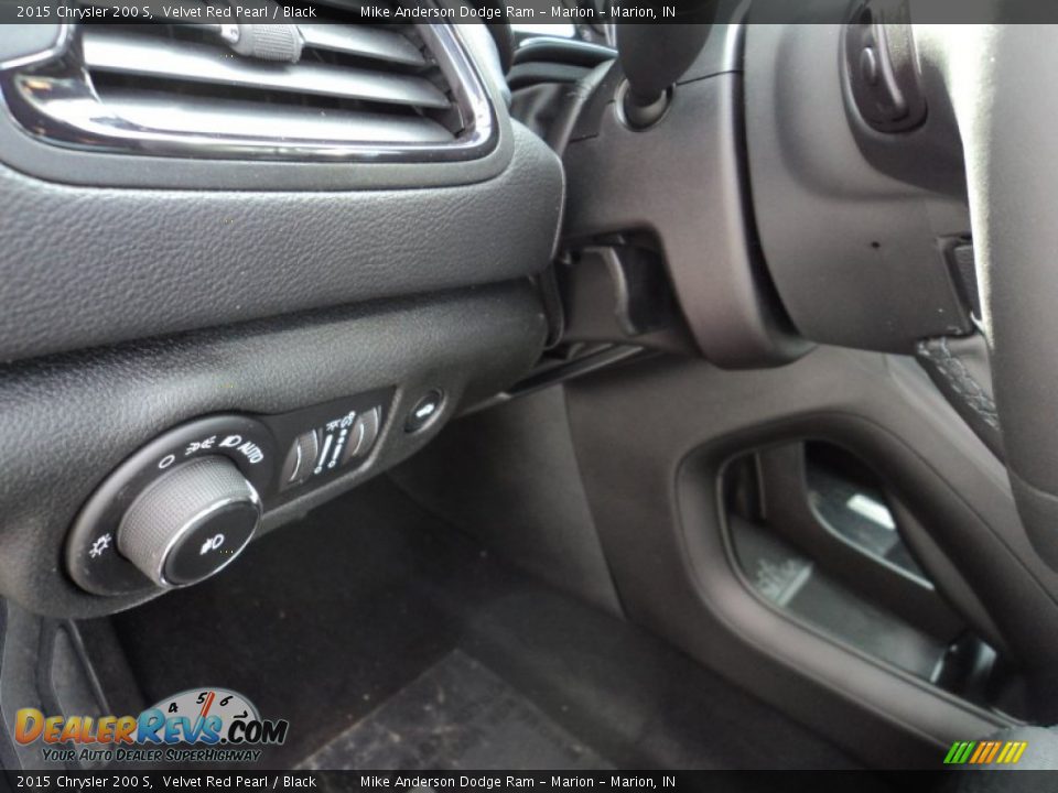 2015 Chrysler 200 S Velvet Red Pearl / Black Photo #13