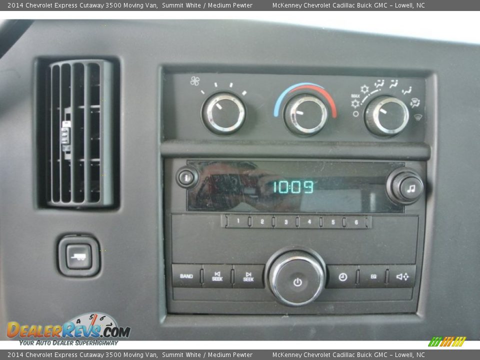 2014 Chevrolet Express Cutaway 3500 Moving Van Summit White / Medium Pewter Photo #11