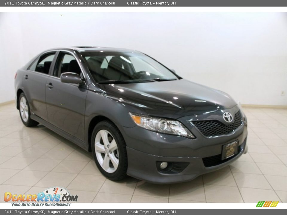 2011 Toyota Camry SE Magnetic Gray Metallic / Dark Charcoal Photo #1
