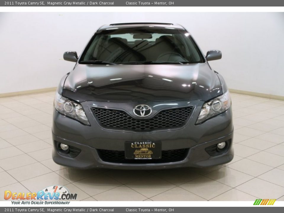 2011 Toyota Camry SE Magnetic Gray Metallic / Dark Charcoal Photo #2