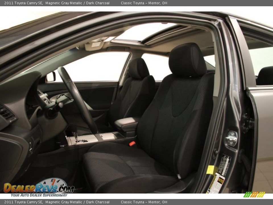 2011 Toyota Camry SE Magnetic Gray Metallic / Dark Charcoal Photo #6
