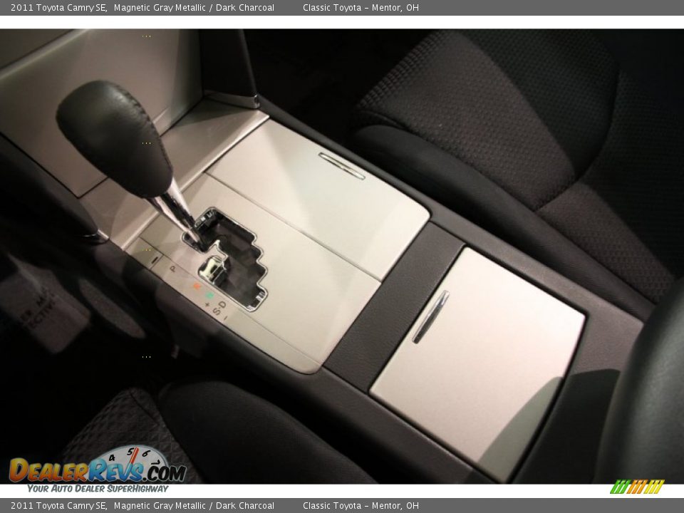 2011 Toyota Camry SE Magnetic Gray Metallic / Dark Charcoal Photo #10