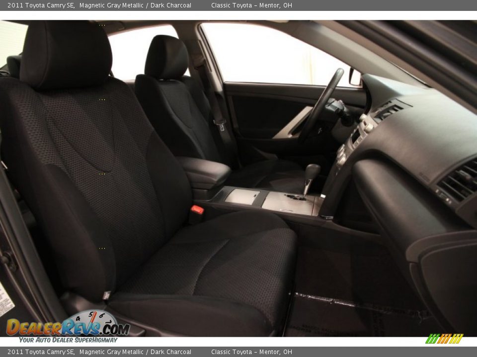 2011 Toyota Camry SE Magnetic Gray Metallic / Dark Charcoal Photo #12