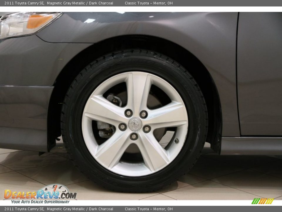 2011 Toyota Camry SE Magnetic Gray Metallic / Dark Charcoal Photo #17
