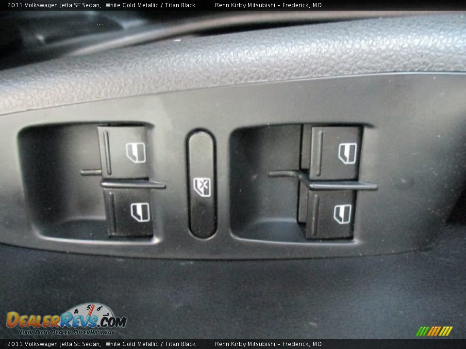 2011 Volkswagen Jetta SE Sedan White Gold Metallic / Titan Black Photo #8