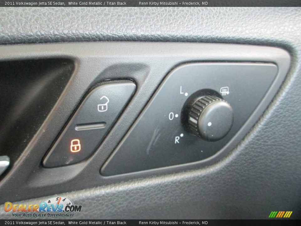 2011 Volkswagen Jetta SE Sedan White Gold Metallic / Titan Black Photo #9