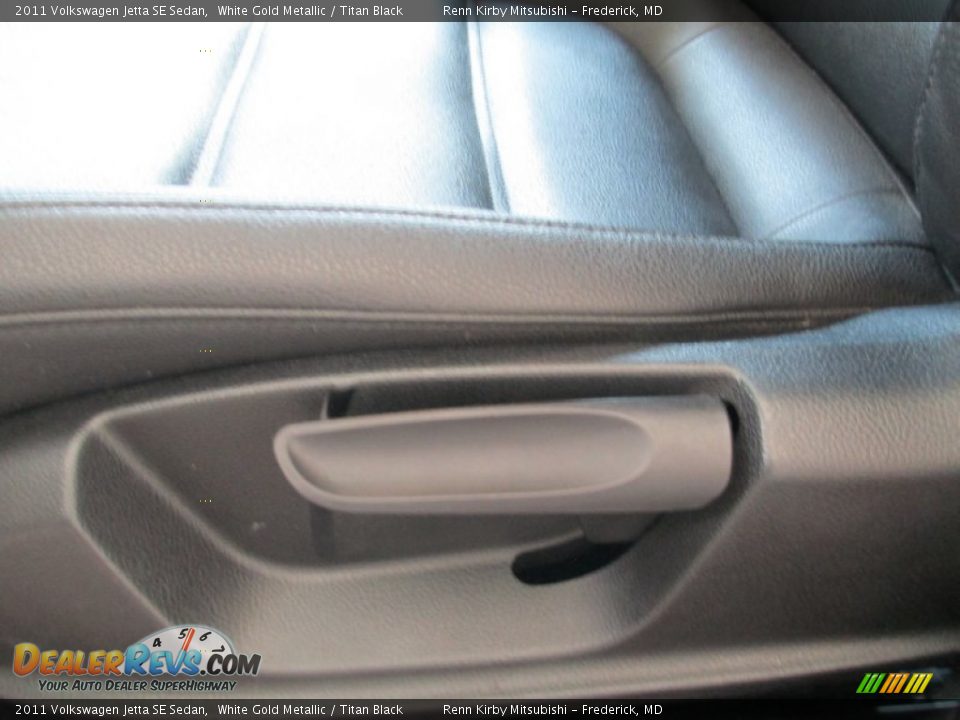 2011 Volkswagen Jetta SE Sedan White Gold Metallic / Titan Black Photo #14