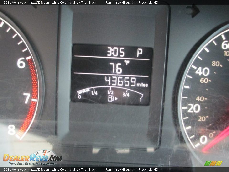 2011 Volkswagen Jetta SE Sedan White Gold Metallic / Titan Black Photo #16