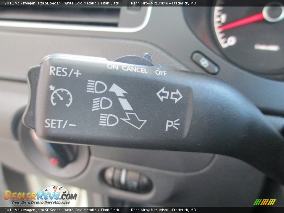 2011 Volkswagen Jetta SE Sedan White Gold Metallic / Titan Black Photo #17