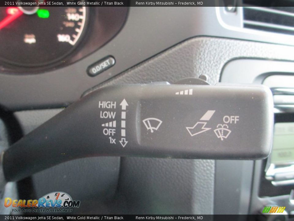 2011 Volkswagen Jetta SE Sedan White Gold Metallic / Titan Black Photo #18