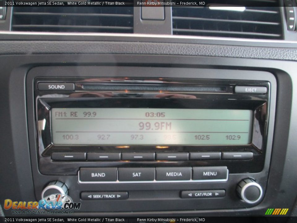 2011 Volkswagen Jetta SE Sedan White Gold Metallic / Titan Black Photo #20
