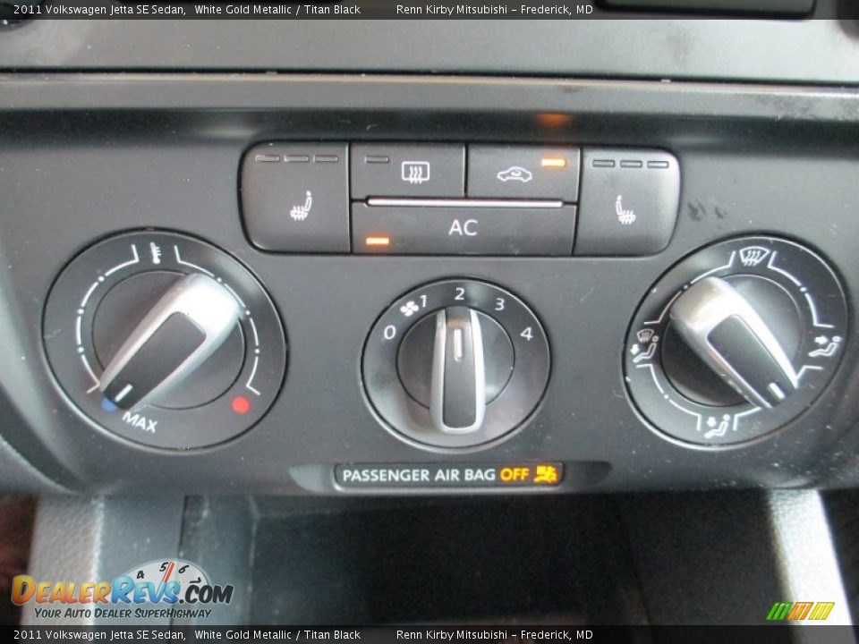 2011 Volkswagen Jetta SE Sedan White Gold Metallic / Titan Black Photo #21