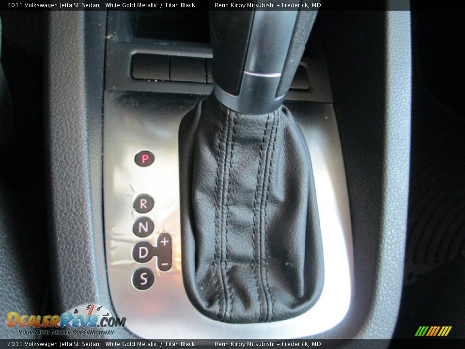 2011 Volkswagen Jetta SE Sedan White Gold Metallic / Titan Black Photo #23