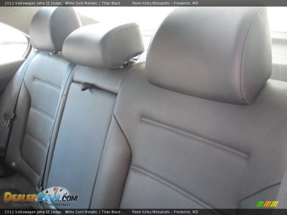 2011 Volkswagen Jetta SE Sedan White Gold Metallic / Titan Black Photo #24