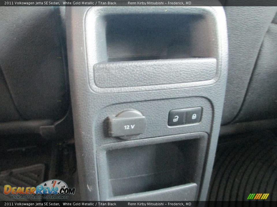 2011 Volkswagen Jetta SE Sedan White Gold Metallic / Titan Black Photo #27