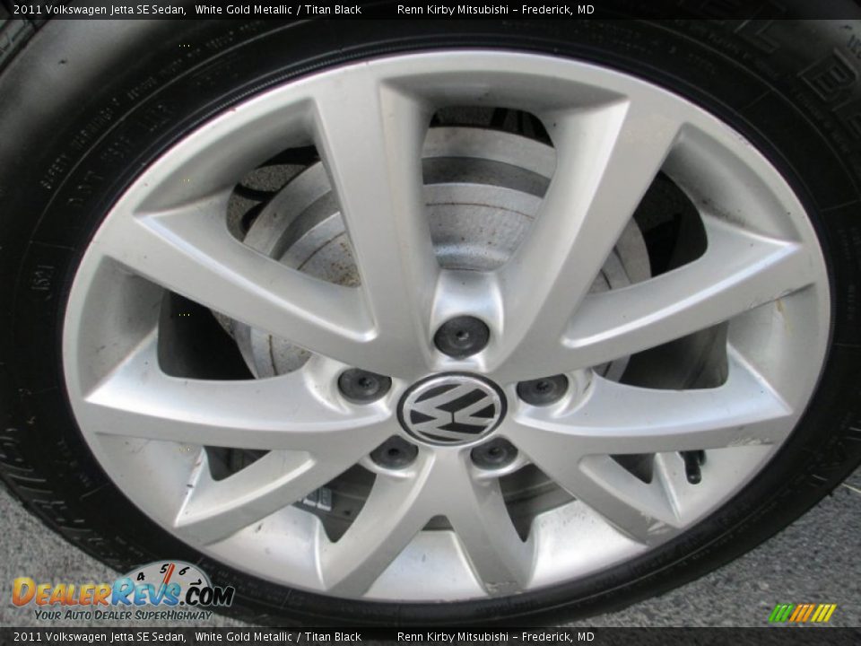 2011 Volkswagen Jetta SE Sedan White Gold Metallic / Titan Black Photo #28