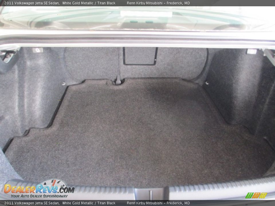 2011 Volkswagen Jetta SE Sedan White Gold Metallic / Titan Black Photo #29
