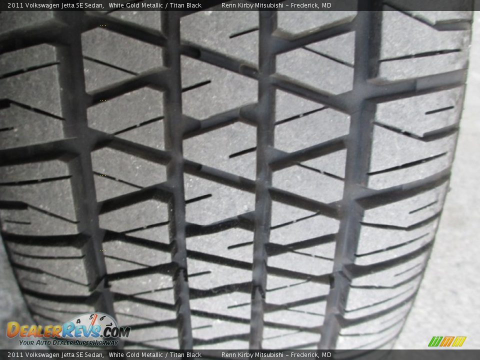 2011 Volkswagen Jetta SE Sedan White Gold Metallic / Titan Black Photo #30