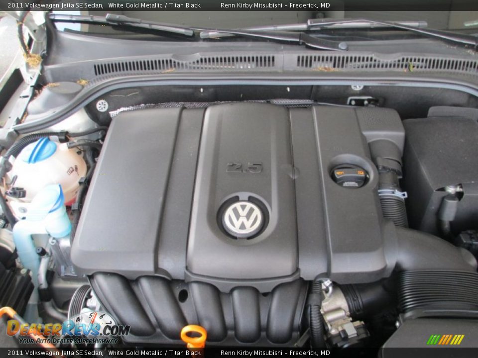 2011 Volkswagen Jetta SE Sedan White Gold Metallic / Titan Black Photo #31