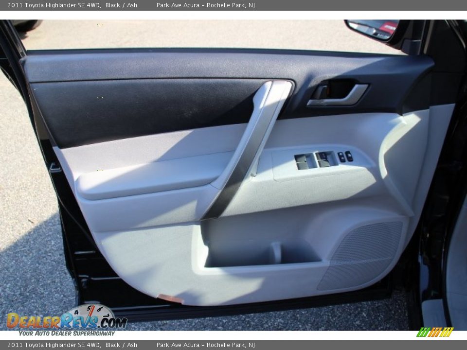 2011 Toyota Highlander SE 4WD Black / Ash Photo #9
