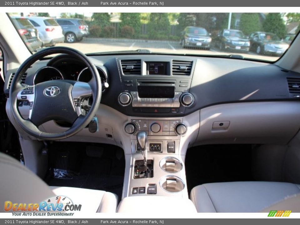 2011 Toyota Highlander SE 4WD Black / Ash Photo #13