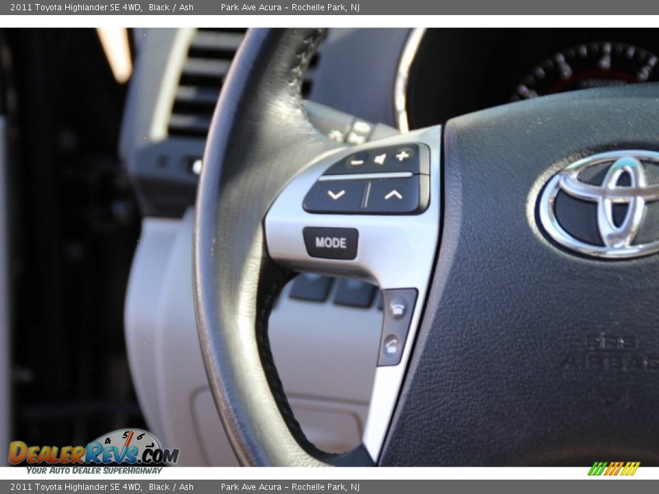2011 Toyota Highlander SE 4WD Black / Ash Photo #17