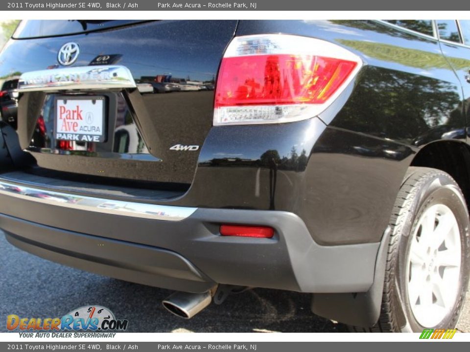 2011 Toyota Highlander SE 4WD Black / Ash Photo #22