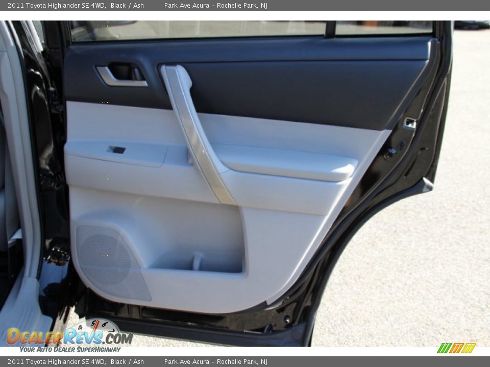 2011 Toyota Highlander SE 4WD Black / Ash Photo #23