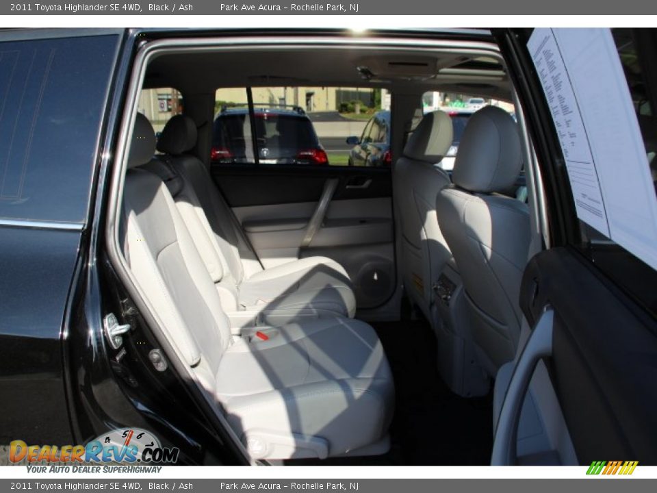 2011 Toyota Highlander SE 4WD Black / Ash Photo #24