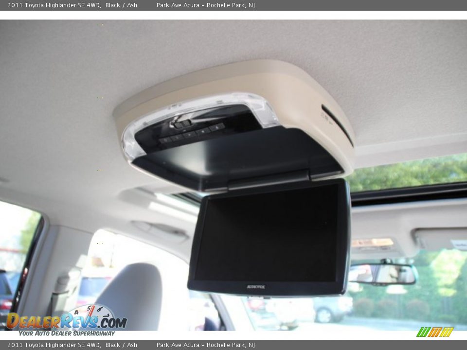 2011 Toyota Highlander SE 4WD Black / Ash Photo #25