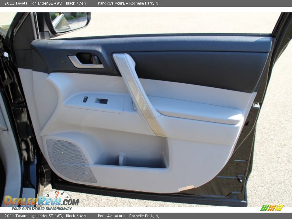 2011 Toyota Highlander SE 4WD Black / Ash Photo #26