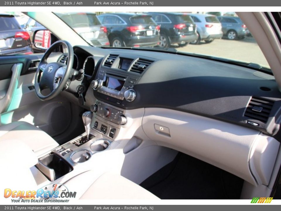 2011 Toyota Highlander SE 4WD Black / Ash Photo #27