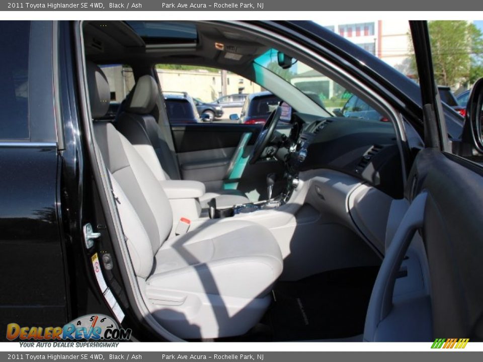 2011 Toyota Highlander SE 4WD Black / Ash Photo #28