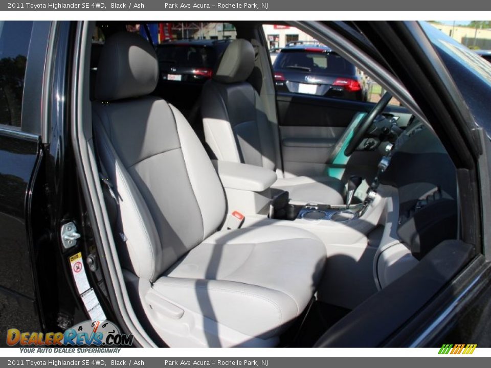 2011 Toyota Highlander SE 4WD Black / Ash Photo #29