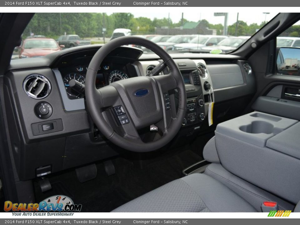 Dashboard of 2014 Ford F150 XLT SuperCab 4x4 Photo #7