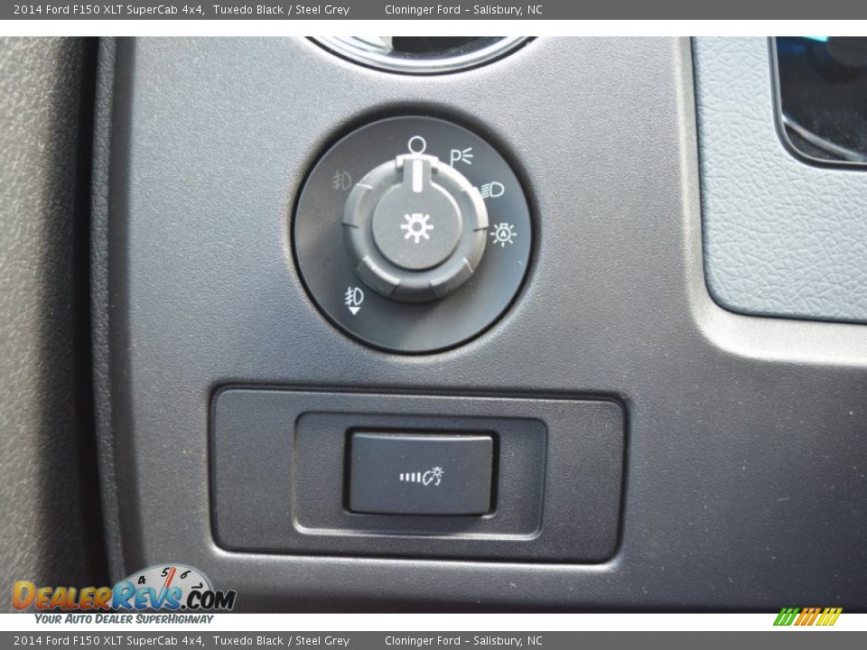 Controls of 2014 Ford F150 XLT SuperCab 4x4 Photo #18