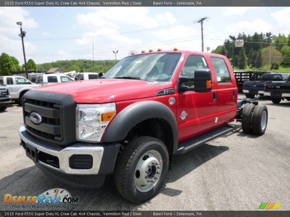 Front 3/4 View of 2015 Ford F550 Super Duty XL Crew Cab 4x4 Chassis Photo #4