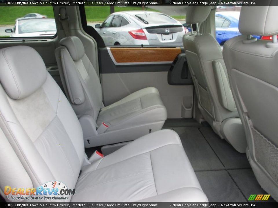 2009 Chrysler Town & Country Limited Modern Blue Pearl / Medium Slate Gray/Light Shale Photo #29