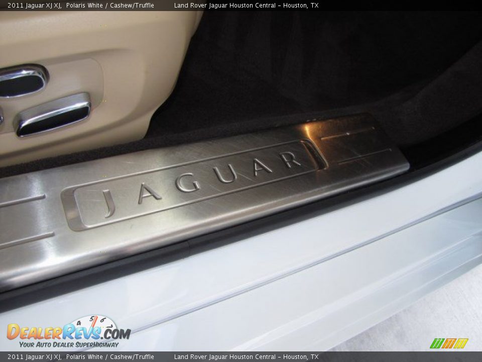 2011 Jaguar XJ XJ Polaris White / Cashew/Truffle Photo #31
