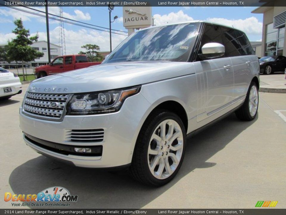 Front 3/4 View of 2014 Land Rover Range Rover Supercharged Photo #5