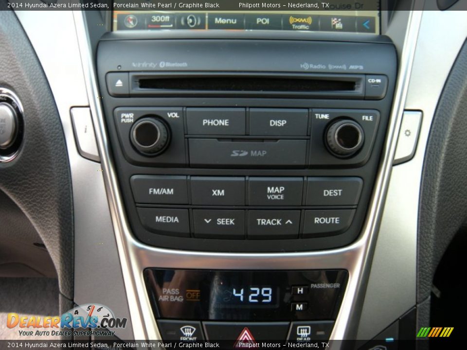 Controls of 2014 Hyundai Azera Limited Sedan Photo #32