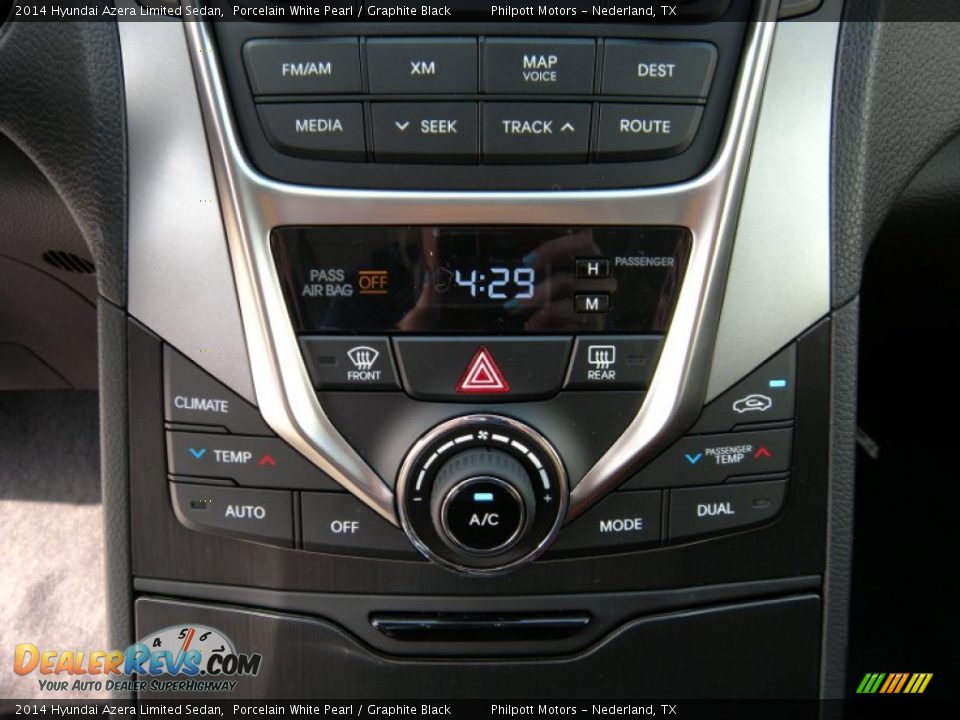 Controls of 2014 Hyundai Azera Limited Sedan Photo #33