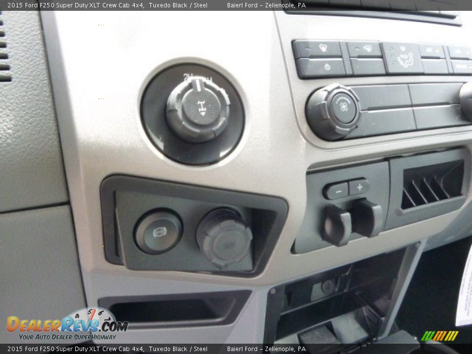 2015 Ford F250 Super Duty XLT Crew Cab 4x4 Tuxedo Black / Steel Photo #16