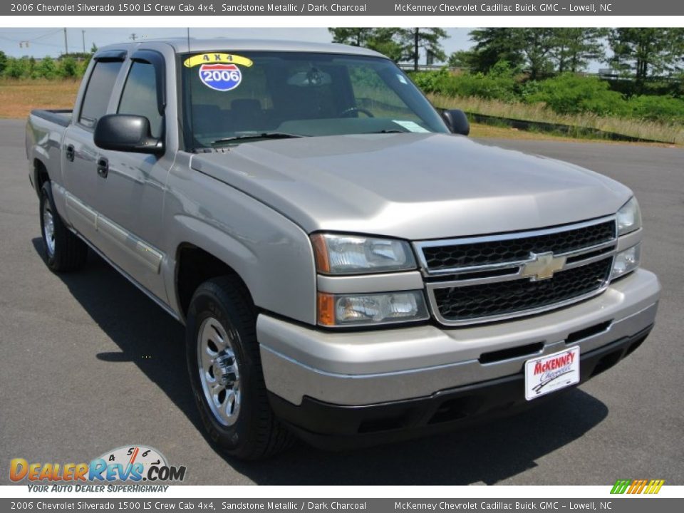 2006 Chevrolet Silverado 1500 LS Crew Cab 4x4 Sandstone Metallic / Dark Charcoal Photo #1